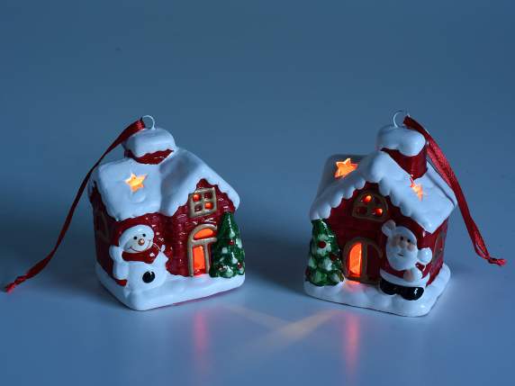 addobbi da appendere casetta in ceramica con personaggi natalizi con luci