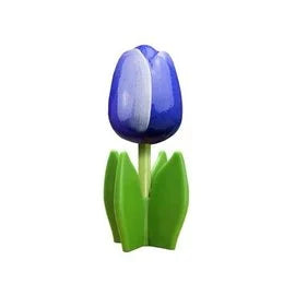tulipano in legno su foglia